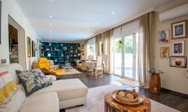 Återförsäljning - Fristående villa -
Algorfa