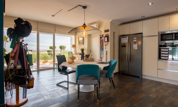 Återförsäljning - Fristående villa -
Algorfa