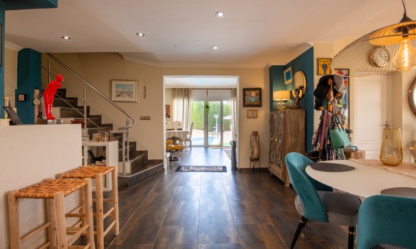 Återförsäljning - Fristående villa -
Algorfa