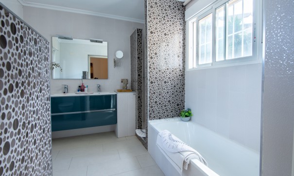 Återförsäljning - Fristående villa -
Algorfa