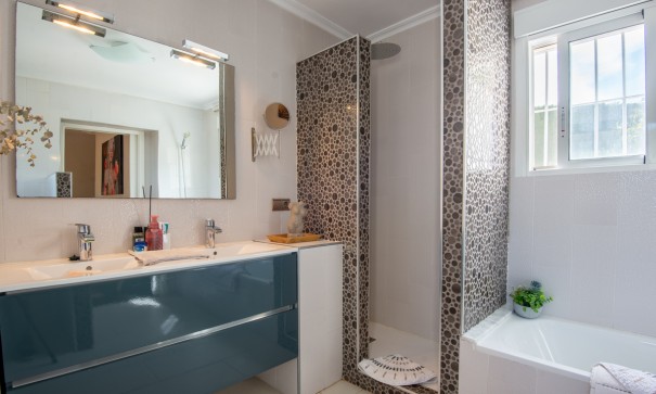 Återförsäljning - Fristående villa -
Algorfa