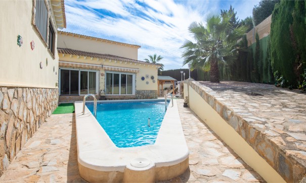 Återförsäljning - Fristående villa -
Algorfa