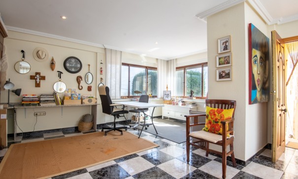 Återförsäljning - Fristående villa -
Algorfa