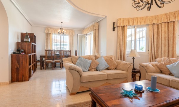 Återförsäljning - Fristående villa -
Algorfa