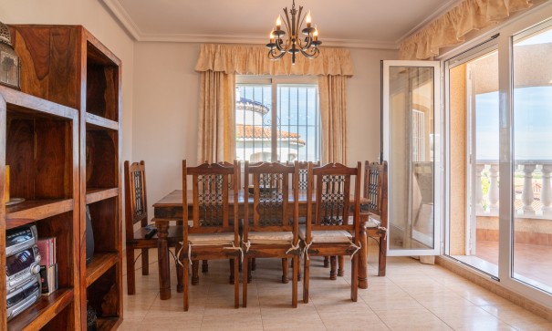 Återförsäljning - Fristående villa -
Algorfa