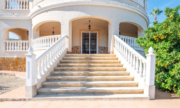 Återförsäljning - Fristående villa -
Algorfa