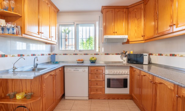 Återförsäljning - Fristående villa -
Algorfa