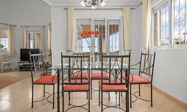 Herverkoop - Vrijstaande Villa -
Algorfa