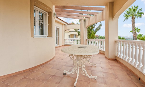 Herverkoop - Vrijstaande Villa -
Algorfa