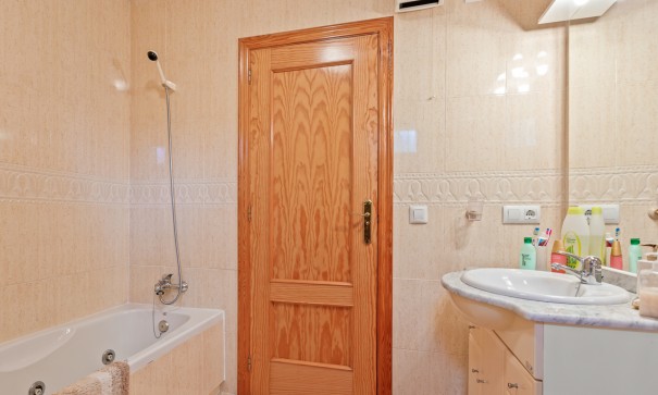 Herverkoop - Vrijstaande Villa -
Algorfa