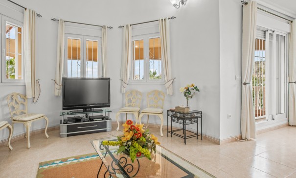 Herverkoop - Vrijstaande Villa -
Algorfa