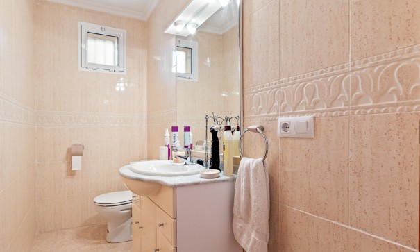 Herverkoop - Vrijstaande Villa -
Algorfa