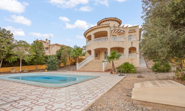 Herverkoop - Vrijstaande Villa -
Algorfa