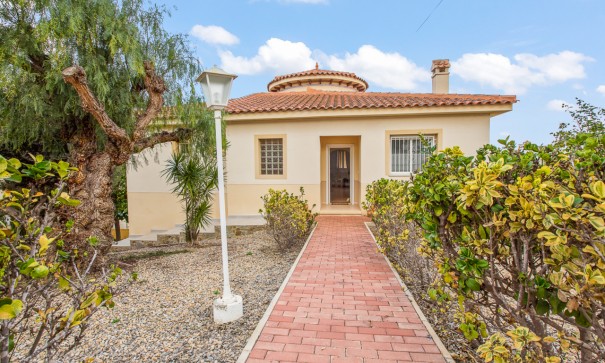 Herverkoop - Vrijstaande Villa -
Algorfa