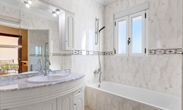 Sale - Detached Villa -
Almoradí - Lomas de La Juliana