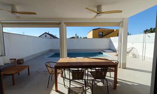 Herverkoop - Vrijstaande Villa -
El Chaparral