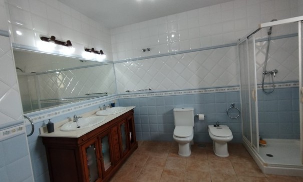 Återförsäljning - Fristående villa -
Torrevieja