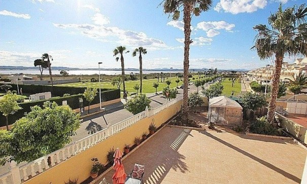 Återförsäljning - Fristående villa -
Torrevieja