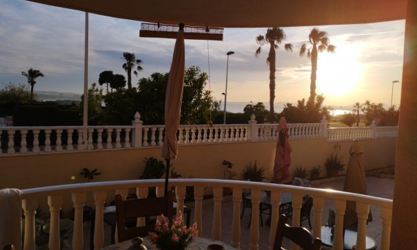 Återförsäljning - Fristående villa -
Torrevieja