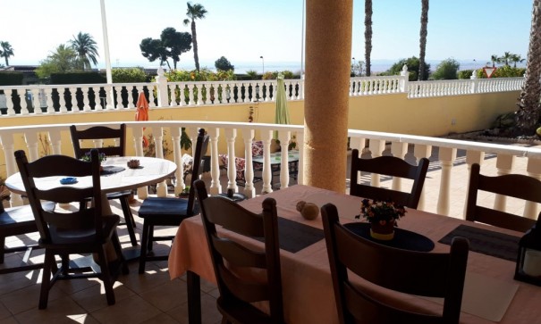 Återförsäljning - Fristående villa -
Torrevieja