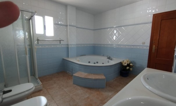 Återförsäljning - Fristående villa -
Torrevieja