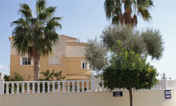 Återförsäljning - Fristående villa -
Torrevieja