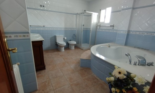 Återförsäljning - Fristående villa -
Torrevieja