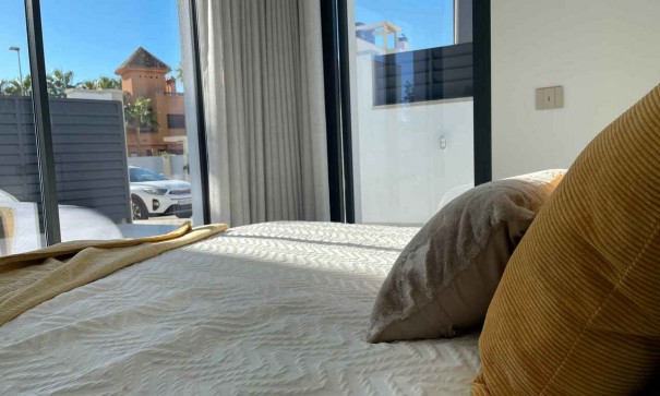 Venta - Chalet Independiente -
San Miguel de Salinas - San Miguel