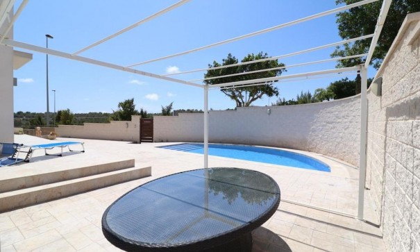 Videresalg - Fritliggende villa -
San Miguel de Salinas