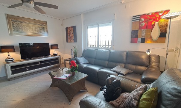 Sprzedaż - Willa wolnostojąca -
Punta Prima