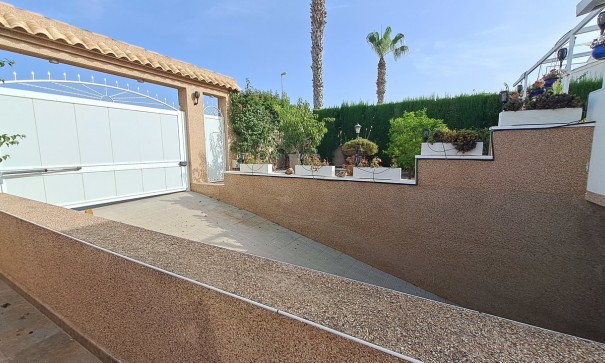 Sprzedaż - Willa wolnostojąca -
Punta Prima