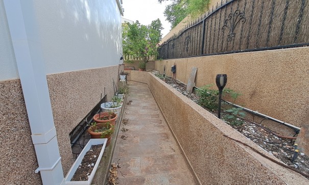 Sprzedaż - Willa wolnostojąca -
Punta Prima