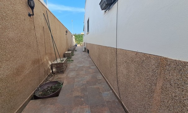 Sprzedaż - Willa wolnostojąca -
Punta Prima