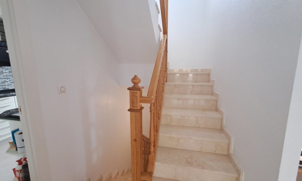 Sprzedaż - Willa wolnostojąca -
Punta Prima