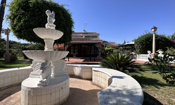 Sprzedaż - Willa wolnostojąca -
Elche