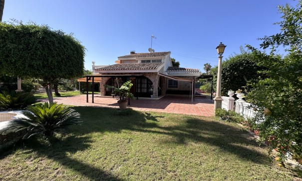 Sprzedaż - Willa wolnostojąca -
Elche