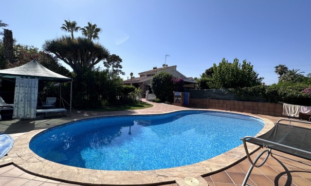 Sprzedaż - Willa wolnostojąca -
Elche