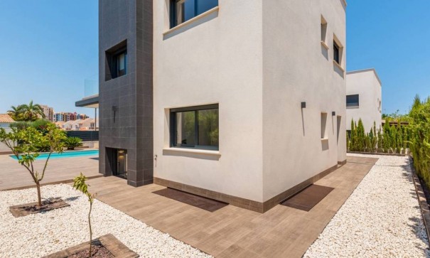 Herverkoop - Vrijstaande Villa -
Mar Menor