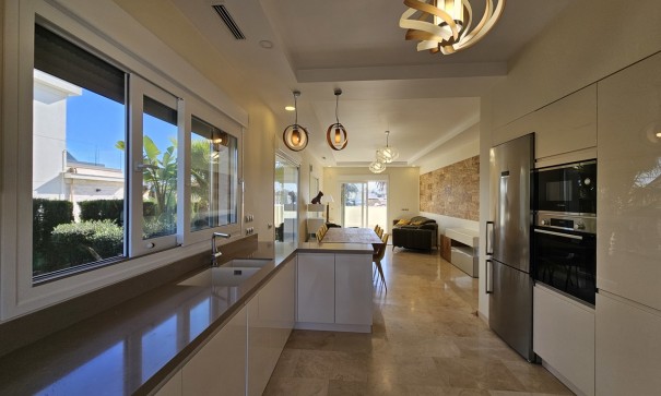 Sale - Detached Villa -
La Zenia