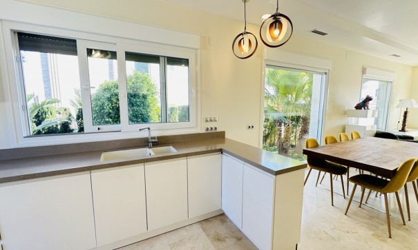 Sale - Detached Villa -
La Zenia