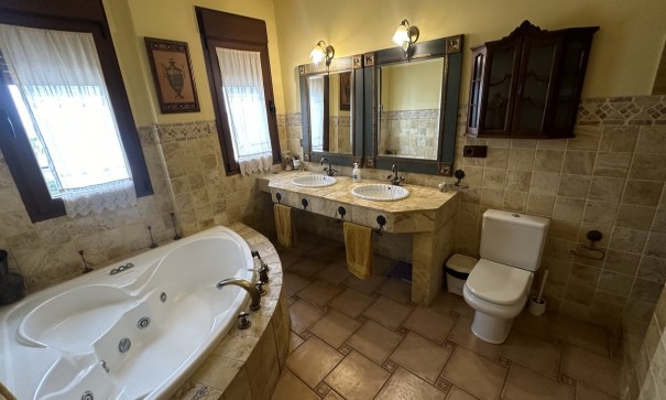 Sale - Town house -
San Miguel de Salinas