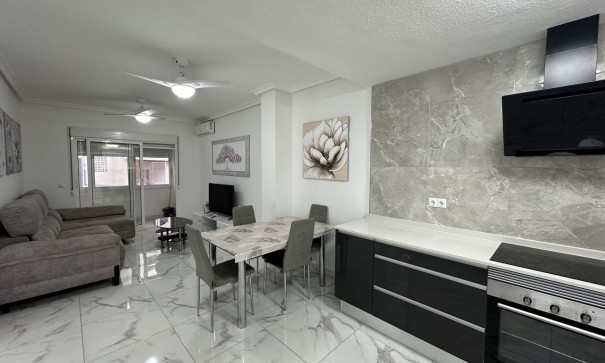 Resale - Wohnung Appartement -
Torrevieja
