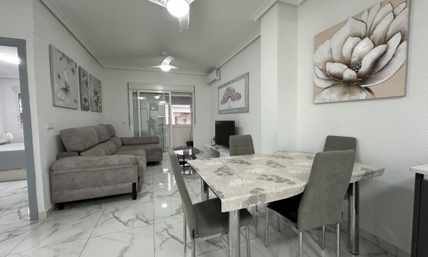 Resale - Wohnung Appartement -
Torrevieja