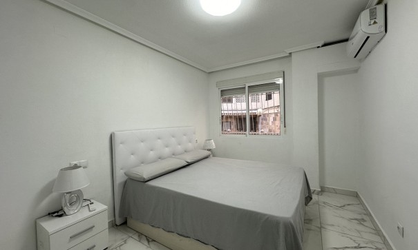 Resale - Wohnung Appartement -
Torrevieja