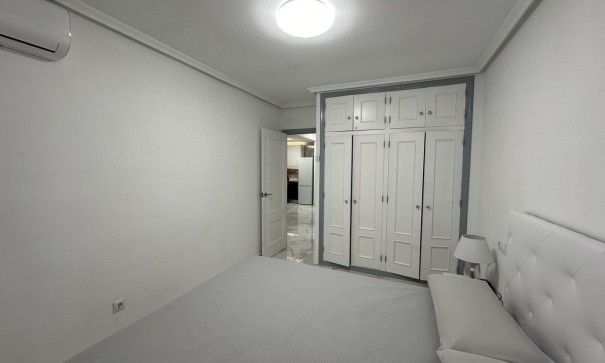 Resale - Wohnung Appartement -
Torrevieja