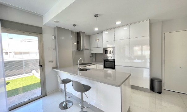 Resale - Freistehende Villa -
Punta Prima