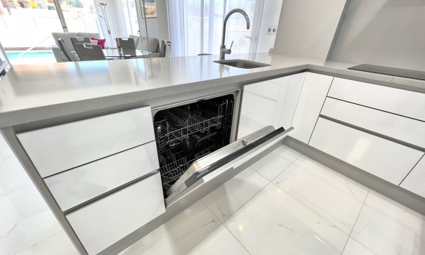 Resale - Freistehende Villa -
Punta Prima