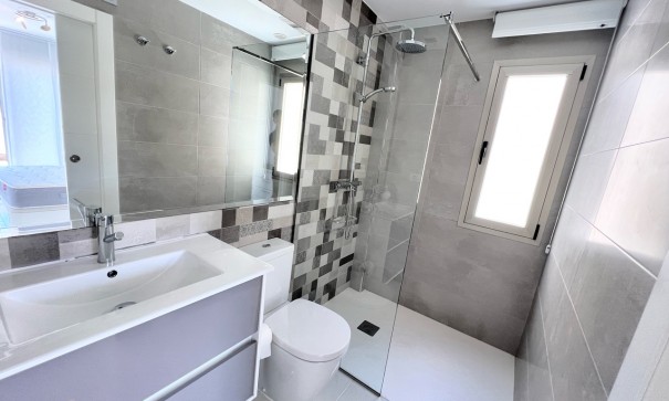 Resale - Freistehende Villa -
Punta Prima