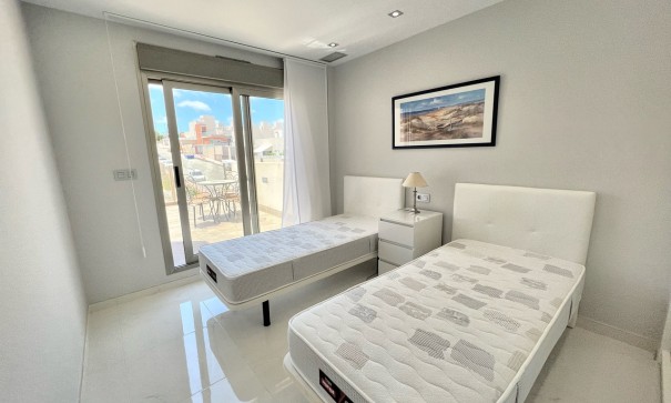 Resale - Freistehende Villa -
Punta Prima