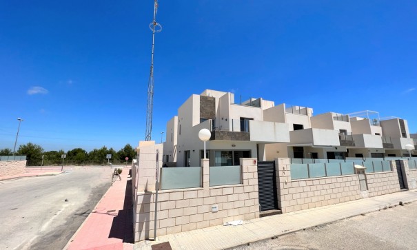 Resale - Freistehende Villa -
Punta Prima